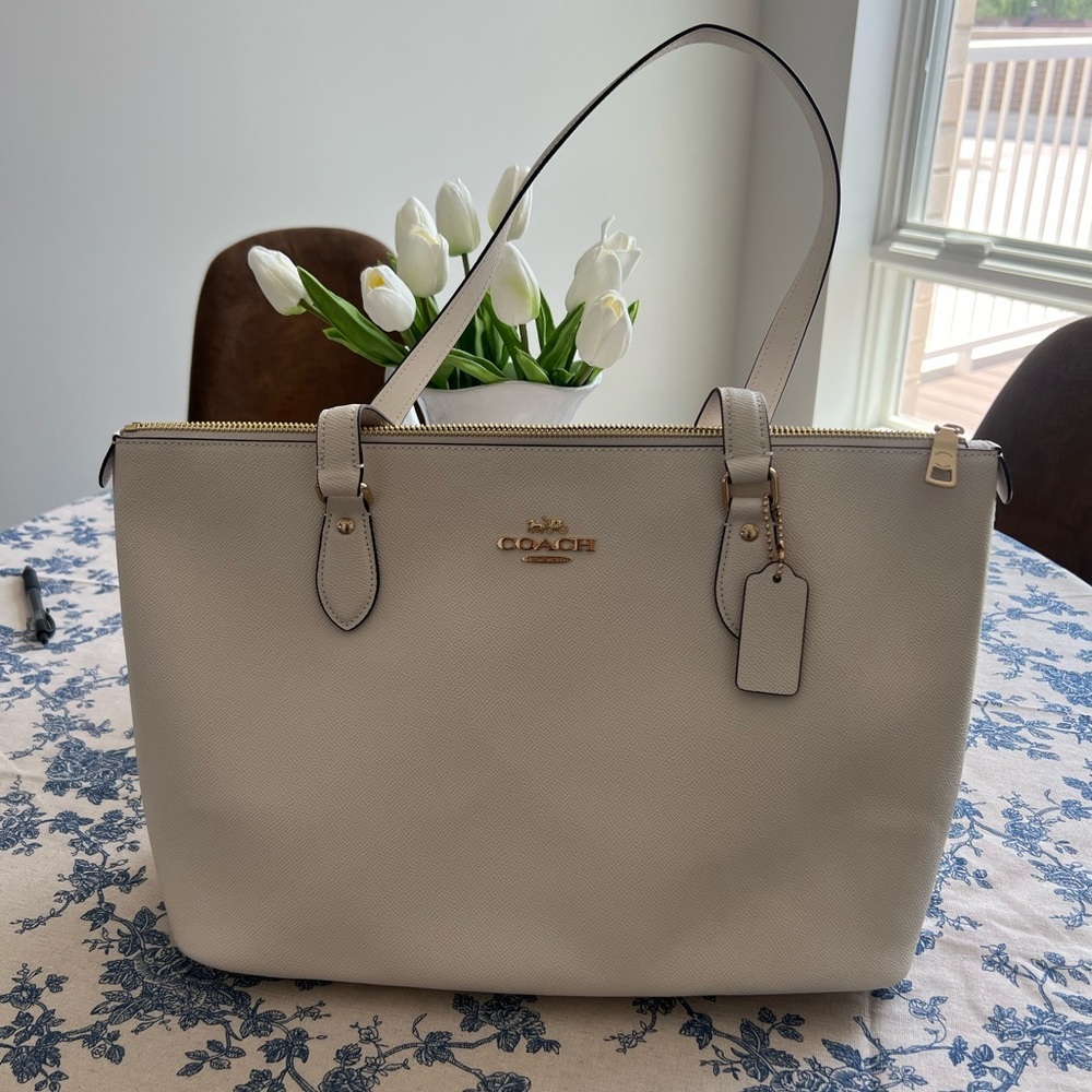 Coach White Gallery Tote Bag - Picture 4 of 5